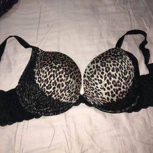 Torrid fits like a 42dd  used once for photo shoot